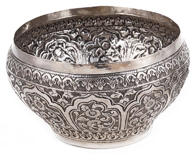 Lot 171 - AN ANGLO-INDIAN SILVER SUGAR BOWL