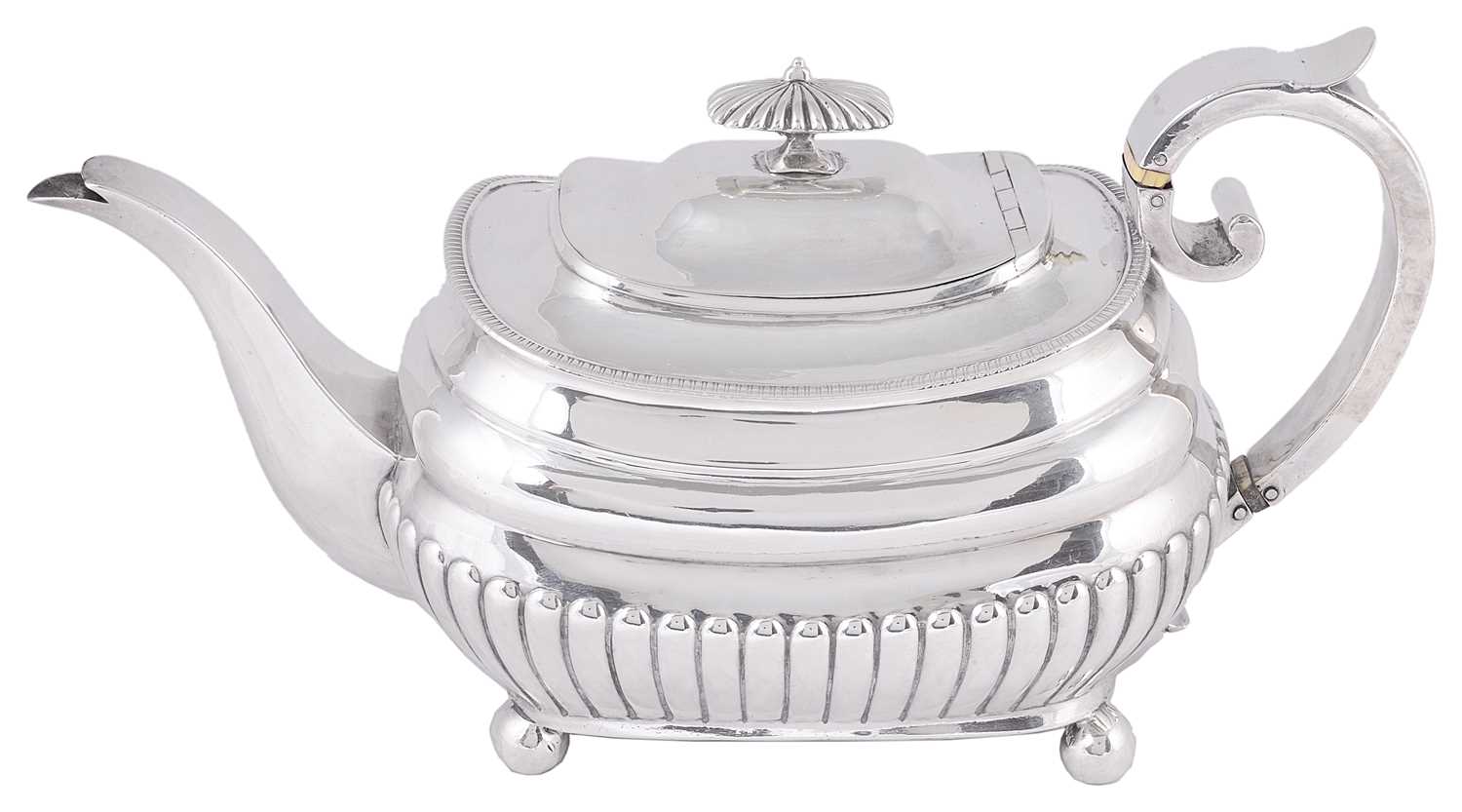 Lot 467 - ËœA GEORGE III SILVER TEAPOT