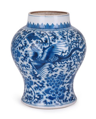 Lot 29 - A BLUE AND WHITE BALUSTER VASE, KANGXI