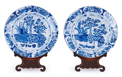 Lot 45 - A PAIR OF CHINESE PORCELAIN BLUE AND WHITE LARGE DISHES, KANGXI