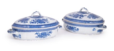 Lot 46 - A PAIR OF CHINESE EXPORT BLUE AND WHITE TWO-HANDLED TUREENS AND COVERS