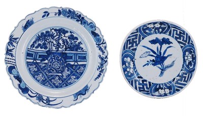 Lot 48 - A SMALL CHINESE BLUE AND WHITE PLATE, WANLI