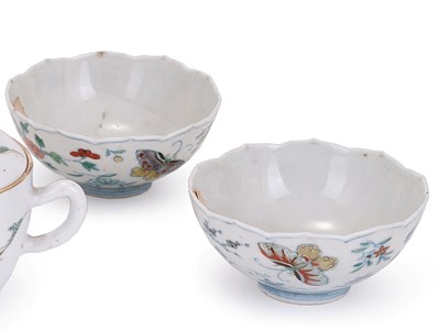 Lot 51 - A PAIR OF CHINESE PORCELAIN TEABOWLS