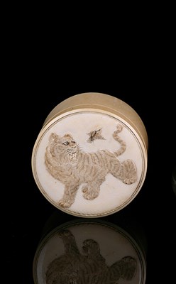 Lot 70 - A JAPANESE IVORY BOX AND COVER, MEIJI