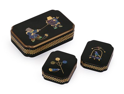 Lot 82 - A JAPANESE SMALL LACQUER FITTED BOX AND COVER