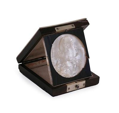 Lot 112 - A RELIEF CARVED MOTHER-OF-PEARL PROFILE ROUNDEL OF THE DUKE OF CUMBERLAND