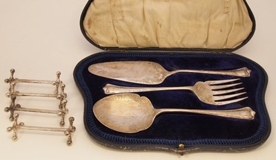 Lot 140 - A SILVER SET OF THREE DESSERT SERVERS