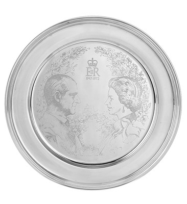 Lot 144 - A ROYAL COMMEMORATIVE SILVER DISH