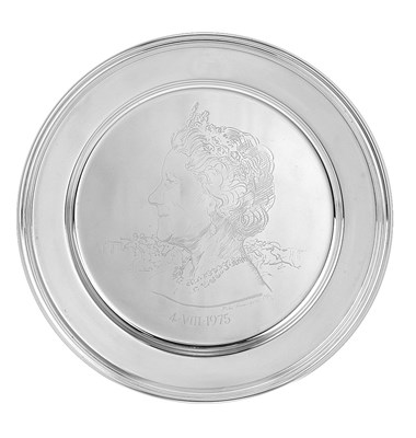 Lot 145 - A ROYAL COMMEMORATIVE SILVER DISH