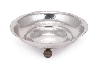 Lot 152 - A SILVER BOWL