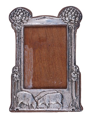 Lot 161 - AN EDWARDIAN SILVER-MOUNTED PHOTOGRAPH FRAME