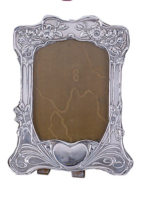 Lot 164 - A VICTORIAN SILVER-MOUNTED PHOTOGRAPH FRAME