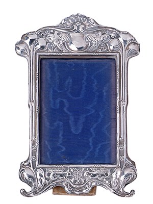 Lot 171 - A VICTORIAN SILVER-MOUNTED PHOTOGRAPH FRAME