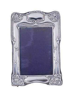 Lot 178 - AN EDWARDIAN SILVER-MOUNTED PHOTOGRAPH FRAME