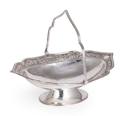 Lot 205 - A VICTORIAN SILVER BASKET