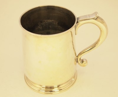 Lot 210 - A GEORGE V SILVER MUG