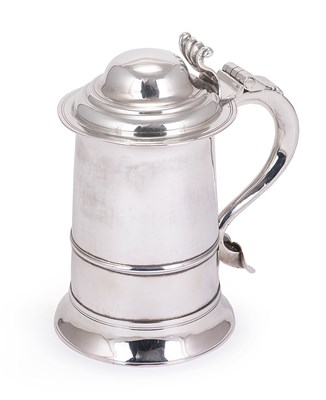 Lot 239 - A GEORGE III SILVER TANKARD