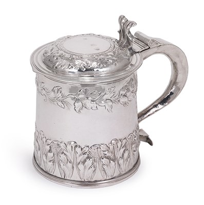 Lot 267 - A CHARLES II SILVER TANKARD