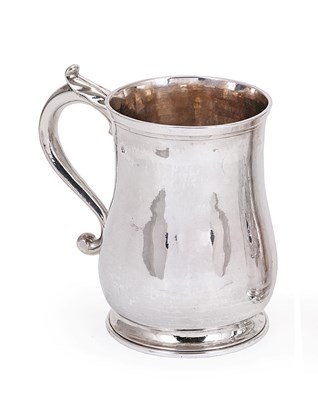 Lot 282 - AN IRISH GEORGE II SILVER MUG