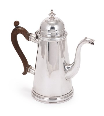 Lot 283 - AN IRISH GEORGE I SILVER COFFEE POT