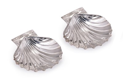 Lot 289 - A PAIR OF GEORGE III IRISH SILVER BUTTER SHELLS