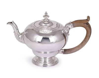 Lot 296 - A GEORGE II SILVER TEAPOT