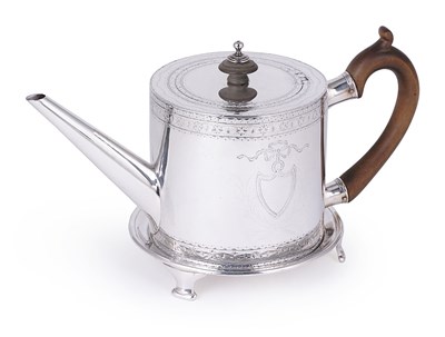 Lot 300 - AN IRISH GEORGE III SILVER TEAPOT