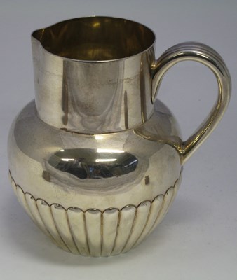 Lot 328 - A VICTORIAN SILVER JUG