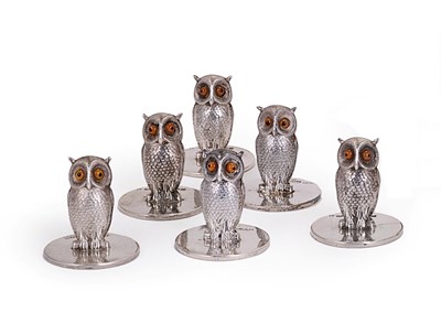 Lot 354 - A SET OF SIX EDWARDIAN SILVER 'OWL' CARD HOLDERS