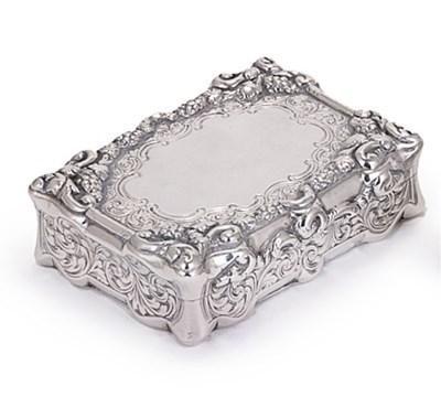 Lot 361 - A VICTORIAN SILVER SNUFF BOX