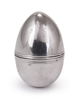 Lot 368 - A GEORGE III SILVER NUTMEG GRATER