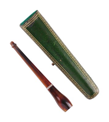 Lot 394 - A FRENCH GOLD-MOUNTED AND DIAMOND SET TORTOISESHELL CIGARETTE HOLDER