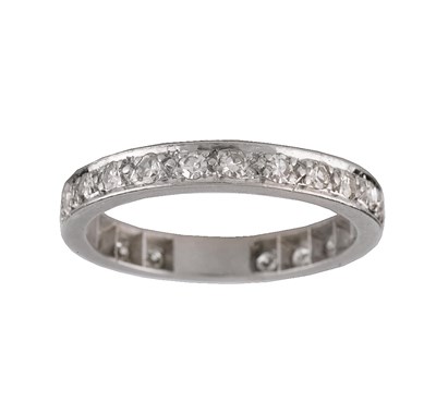 Lot 424 - ETERNITY RING