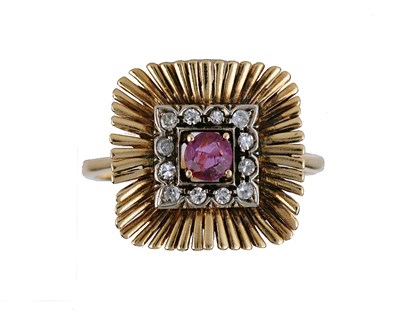 Lot 446 - RUBY AND DIAMOND 18 CARAT GOLD RING