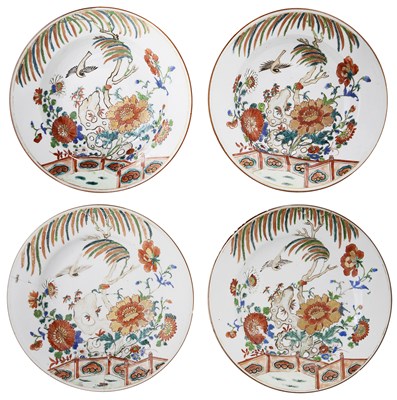 Lot 2 - A PAIR OF CHINESE EXPORT PORCELAIN PLATES AND A PAIR OF BOWLS