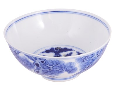 Lot 11 - A CHINESE BLUE AND WHITE SMALL 'PHOENIX' DISH