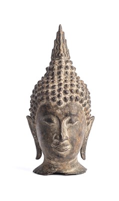 Lot 385 - A SMALL BRONZE HEAD OF BUDDHA, THAILAND, 15TH/16TH CENTURY
