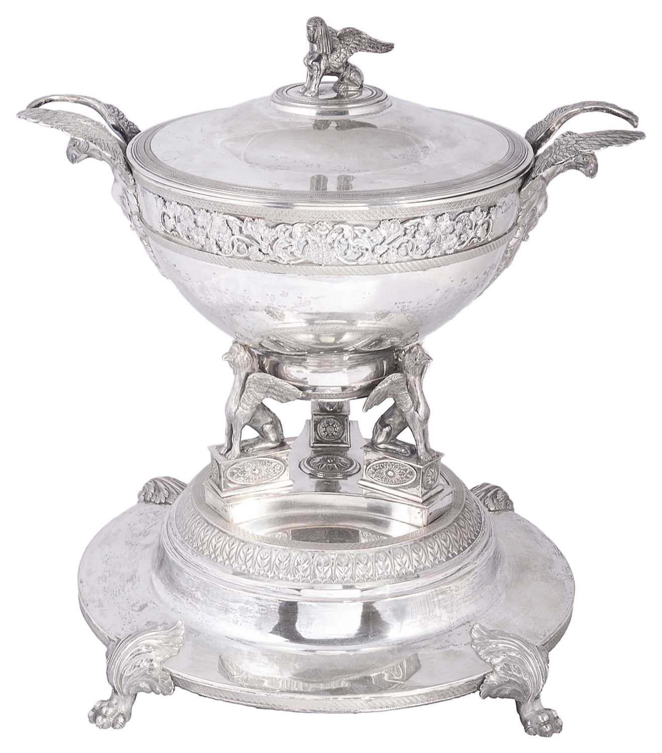 Lot 463 - A GERMAN SILVER SOUP TUREEN