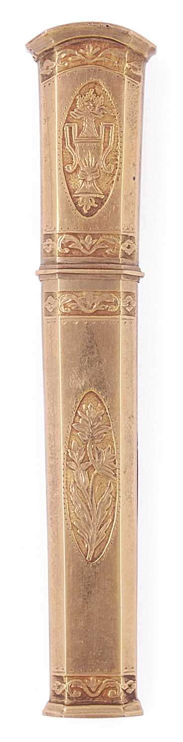 Lot 606 - A GOLD NEEDLE CASE