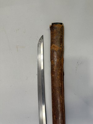 Lot 301 - A JAPANESE SHIN-GUNTO, SHOWA PERIOD (1926-1945), BLADE 1600-1700, SIGNED TAKADA JU FUJIWARA MUNEKAGE