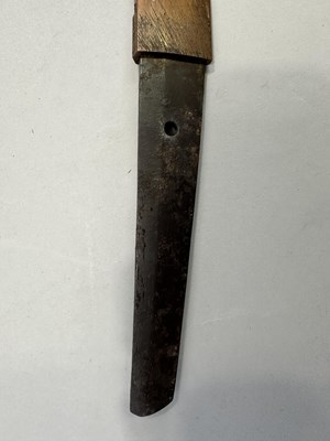 Lot 301 - A JAPANESE SHIN-GUNTO, SHOWA PERIOD (1926-1945), BLADE 1600-1700, SIGNED TAKADA JU FUJIWARA MUNEKAGE