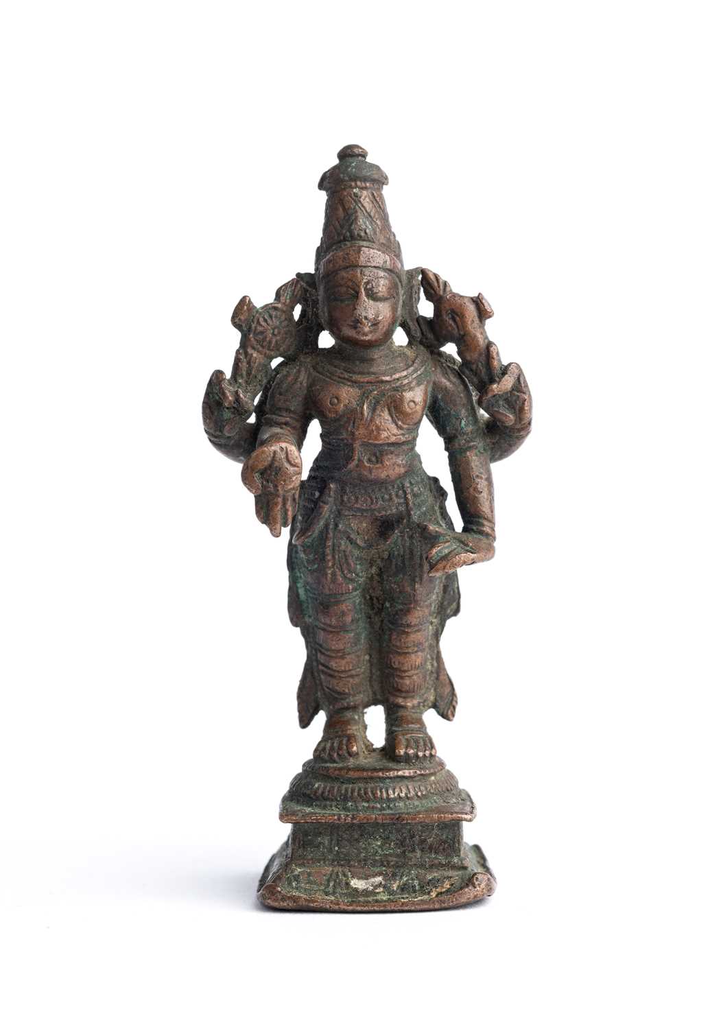 Lot 577 - A SMALL BRONZE FIGURE OF VISHNU, TAMIL NADU, SOUTH INDIA, CIRCA 16TH CENTURY