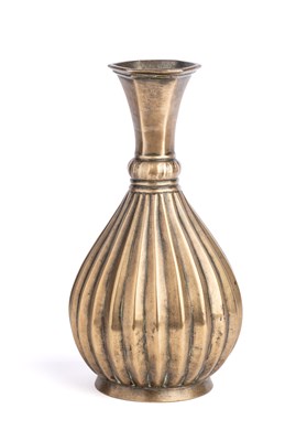 Lot 642 - A BRASS FLASK (SURAHI), PROBABLY DECCAN, SOUTHERN INDIA, 18TH CENTURY