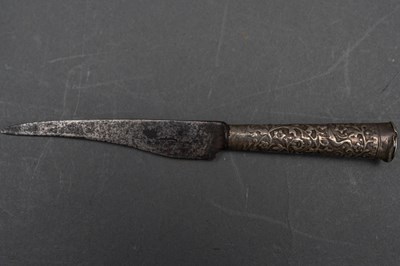 Lot 84 - A NORTH EUROPEAN ACCOMPANYING KNIFE FOR A TROUSSE, EARLY 18TH CENTURY