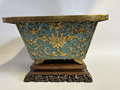 Lot 34 - A CHINESE GILT-COPPER AND CHAMPLEVE ENAMEL JARDINIERE, QING DYNASTY (1644-1911)