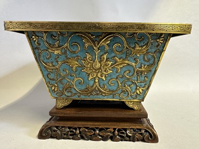 Lot 34 - A CHINESE GILT-COPPER AND CHAMPLEVE ENAMEL JARDINIERE, QING DYNASTY (1644-1911)