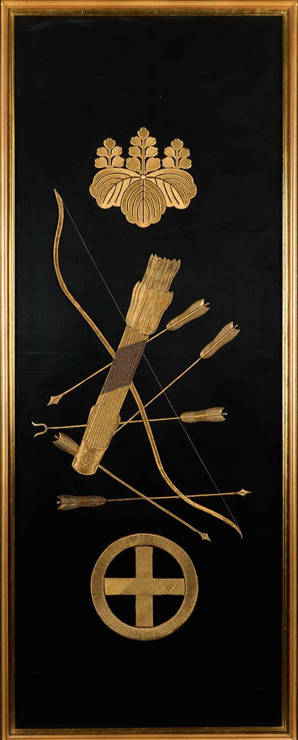 Lot 21 - A FRAMED JAPANESE TEXTILE WITH DECORATION OF A BOW, QUIVER AND ARROWS AND TWO KAMON (FAMILY CRESTS) IN GOLD THREAD ON A BLACK SILK BACKGROUND, EARLY 20TH CENTURY