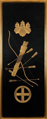 Lot 21 - A FRAMED JAPANESE TEXTILE WITH DECORATION OF A BOW, QUIVER AND ARROWS AND TWO KAMON (FAMILY CRESTS) IN GOLD THREAD ON A BLACK SILK BACKGROUND, EARLY 20TH CENTURY