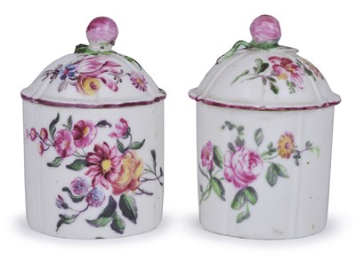 Lot 2 - A PAIR OF MENNECY POMADE POTS AND COVERS