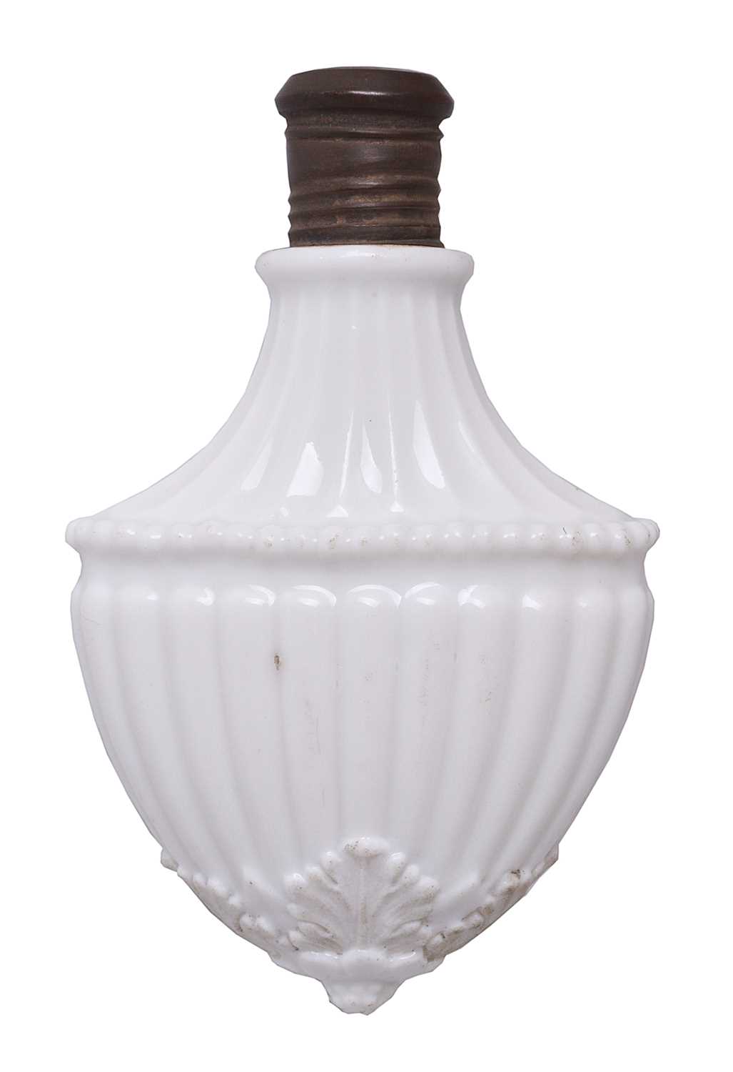 Lot 7 - A GERMAN PORCELAIN SHIELD SHAPED SCENT FLASK